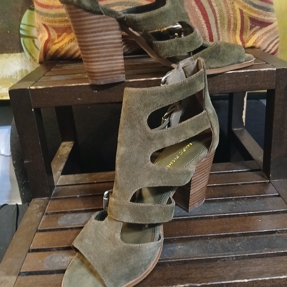 Get ready for fall with open toe strappy shoes - Picture 2 of 11